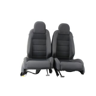 R-Line Sitze-Rücksitzbank Ausstattung Stoff 5 Türig schwarz/anthrazit links-rechts vorne Rücksitzbank teilbar Mittelarmlehne